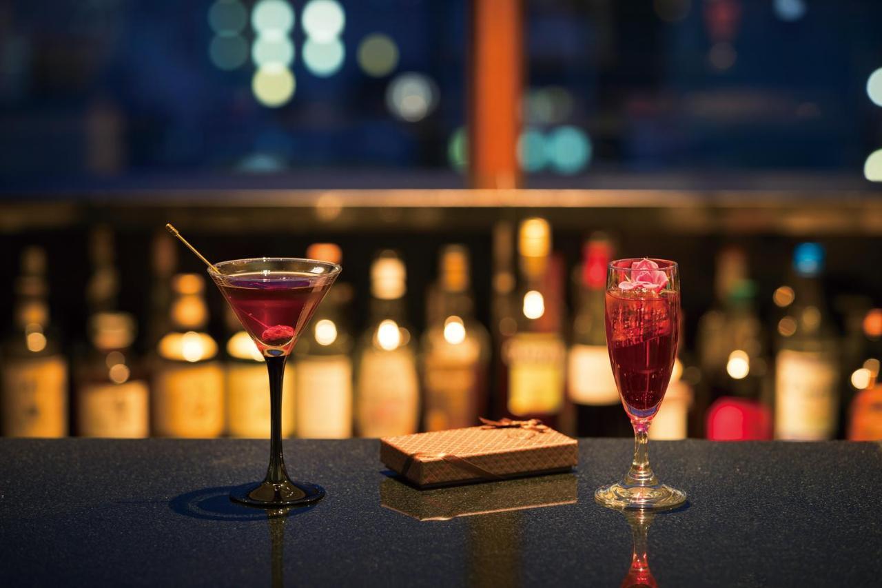 Hotel Associa Shizuoka Dış mekan fotoğraf A cosmopolitan (left) and a cosmopolitan float (right)