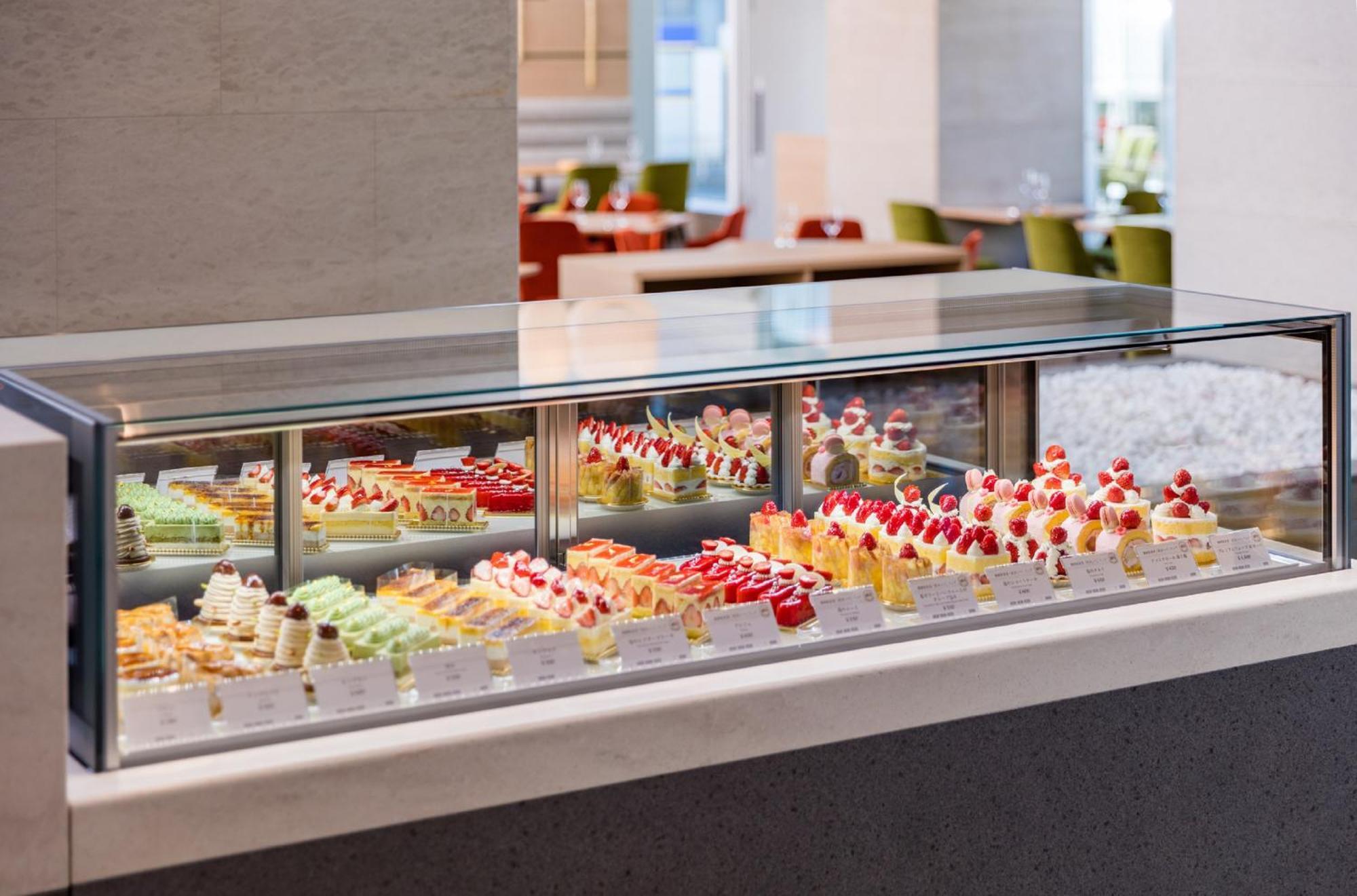 Hotel Associa Shizuoka Dış mekan fotoğraf A display case of gelato
