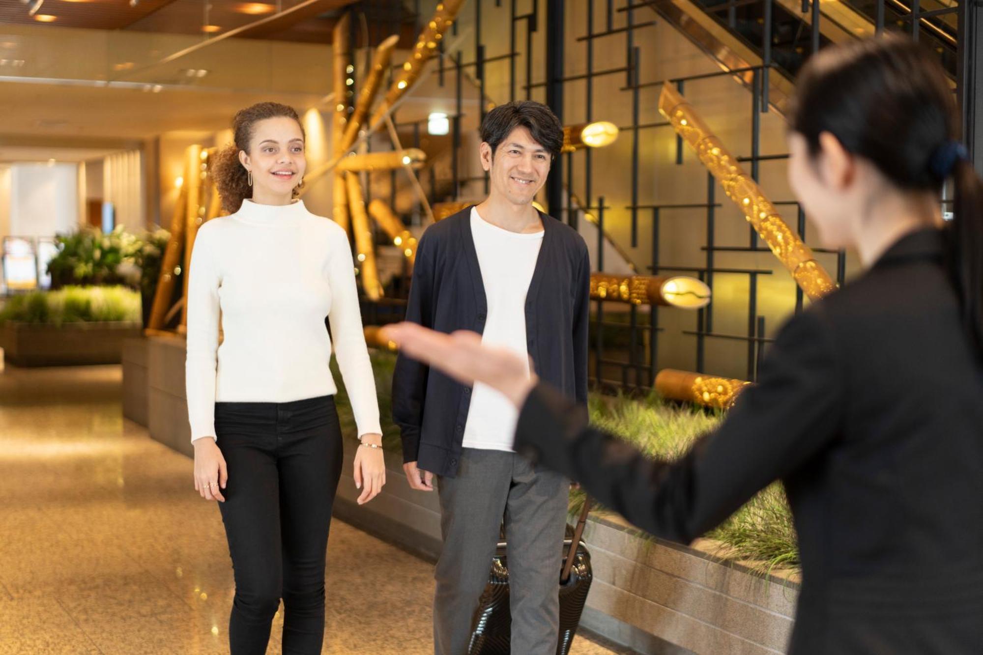 Hotel Associa Shizuoka Dış mekan fotoğraf Concierge welcoming guests
